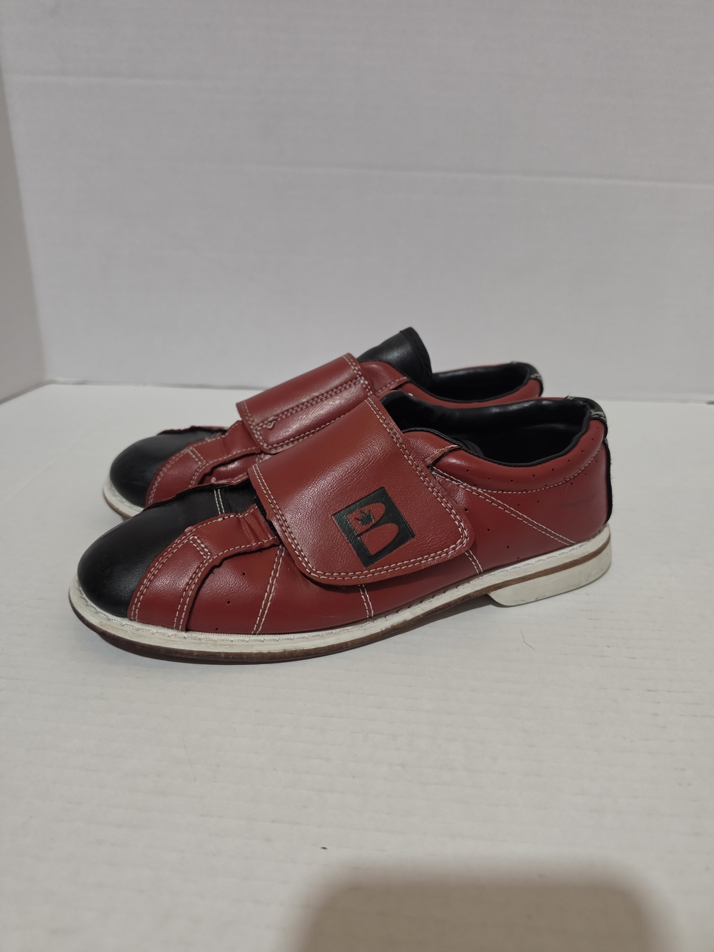Brunswick Bowling Shoes Men's 6 Women's 7 Hook Loop Leather Sole Red Black